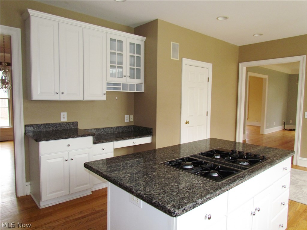 10780 Bell Road Newbury, OH 44065 - Photo 5 of 31 Desk work area plus pantry