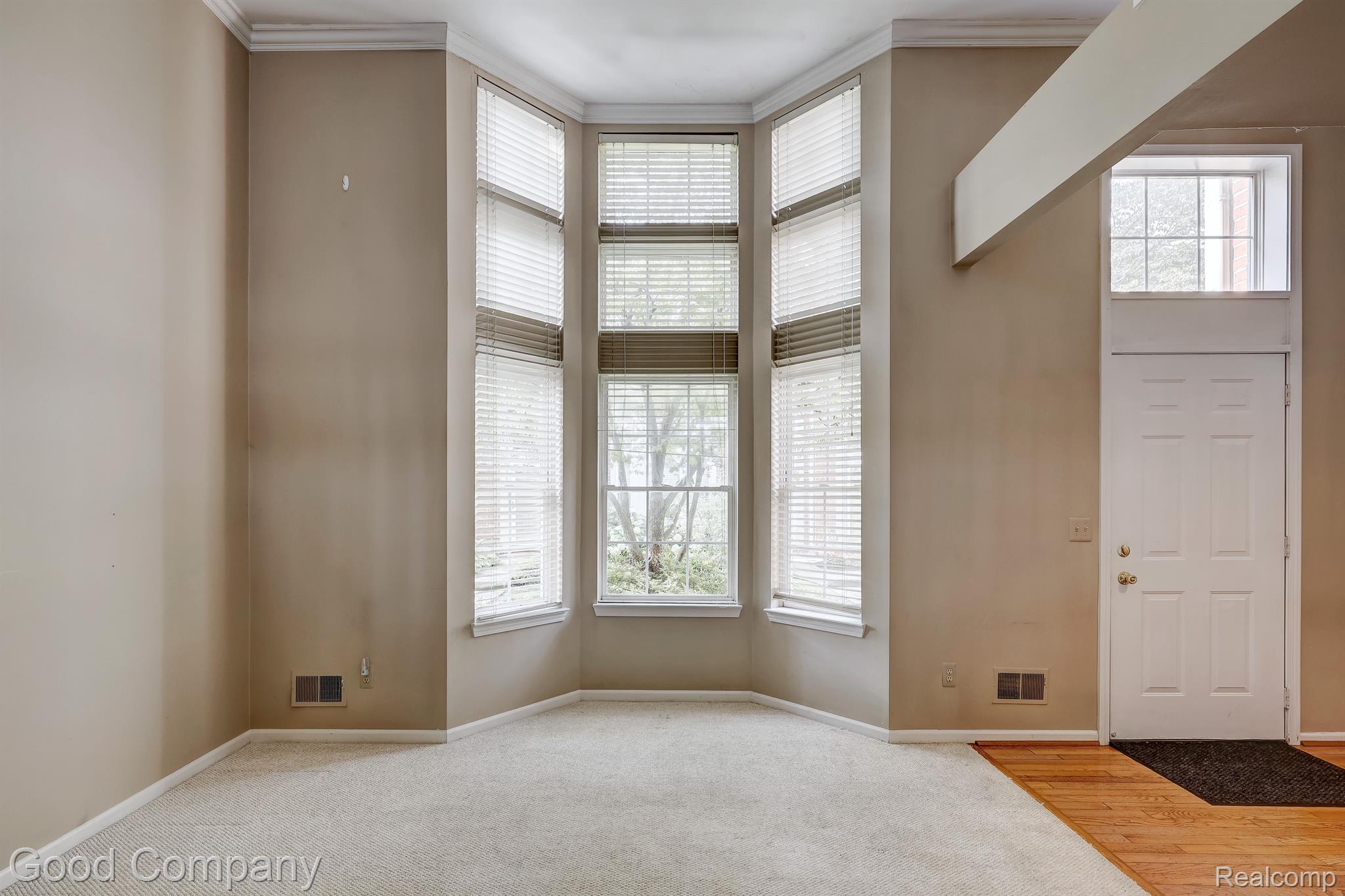 159 Georgetown Square North Royal Oak, MI 48067 - Photo 4 of 41