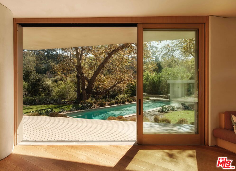 800 Brooktree Road Pacific Palisades, CA 90272 - Photo 11 of 27