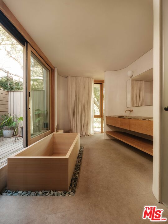 800 Brooktree Road Pacific Palisades, CA 90272 - Photo 15 of 27