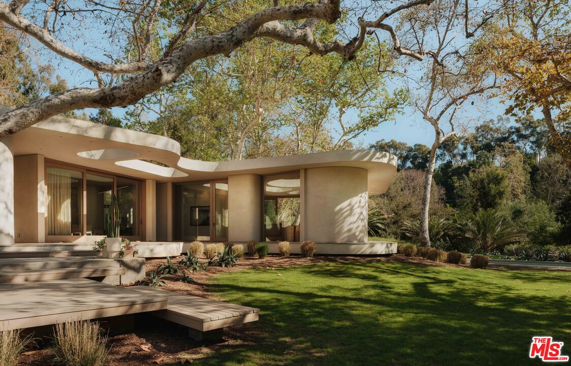 800 Brooktree Road Pacific Palisades, CA 90272 - Photo 25 of 27