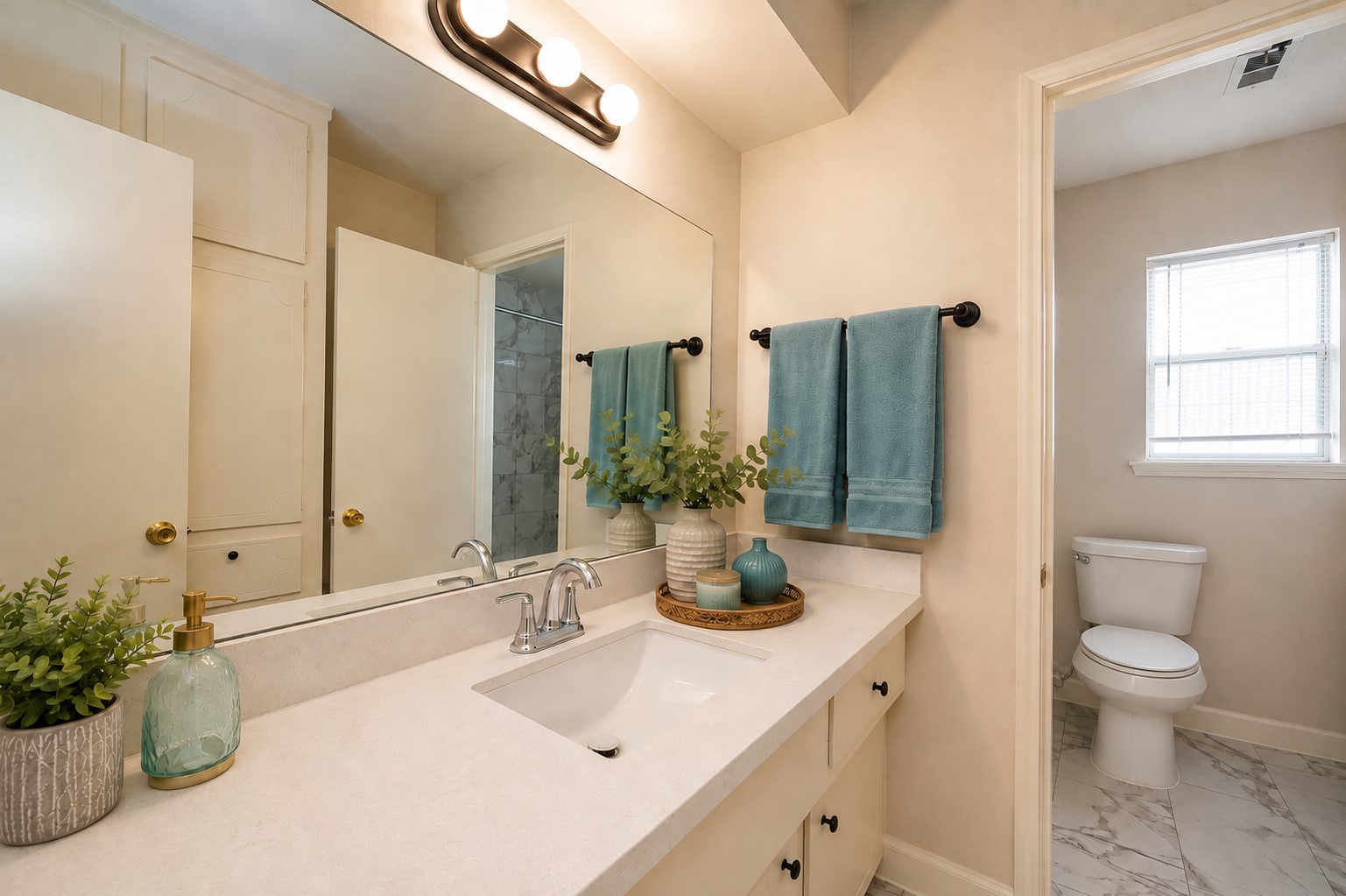 10003 Warwana Road Houston, TX 77080 - Photo 11 of 20 Newly renovated guest bathroom