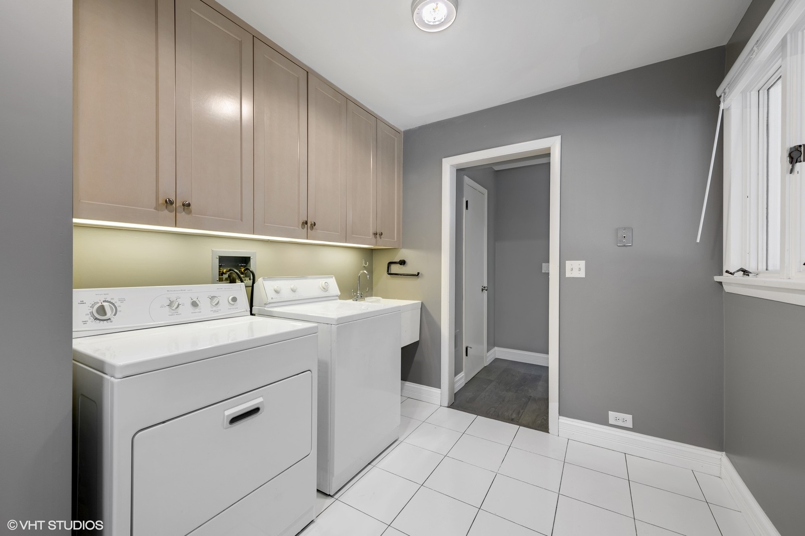 643 Robin Lane Glencoe, IL 60022 - Photo 14 of 32 a utility room with dryer and washer