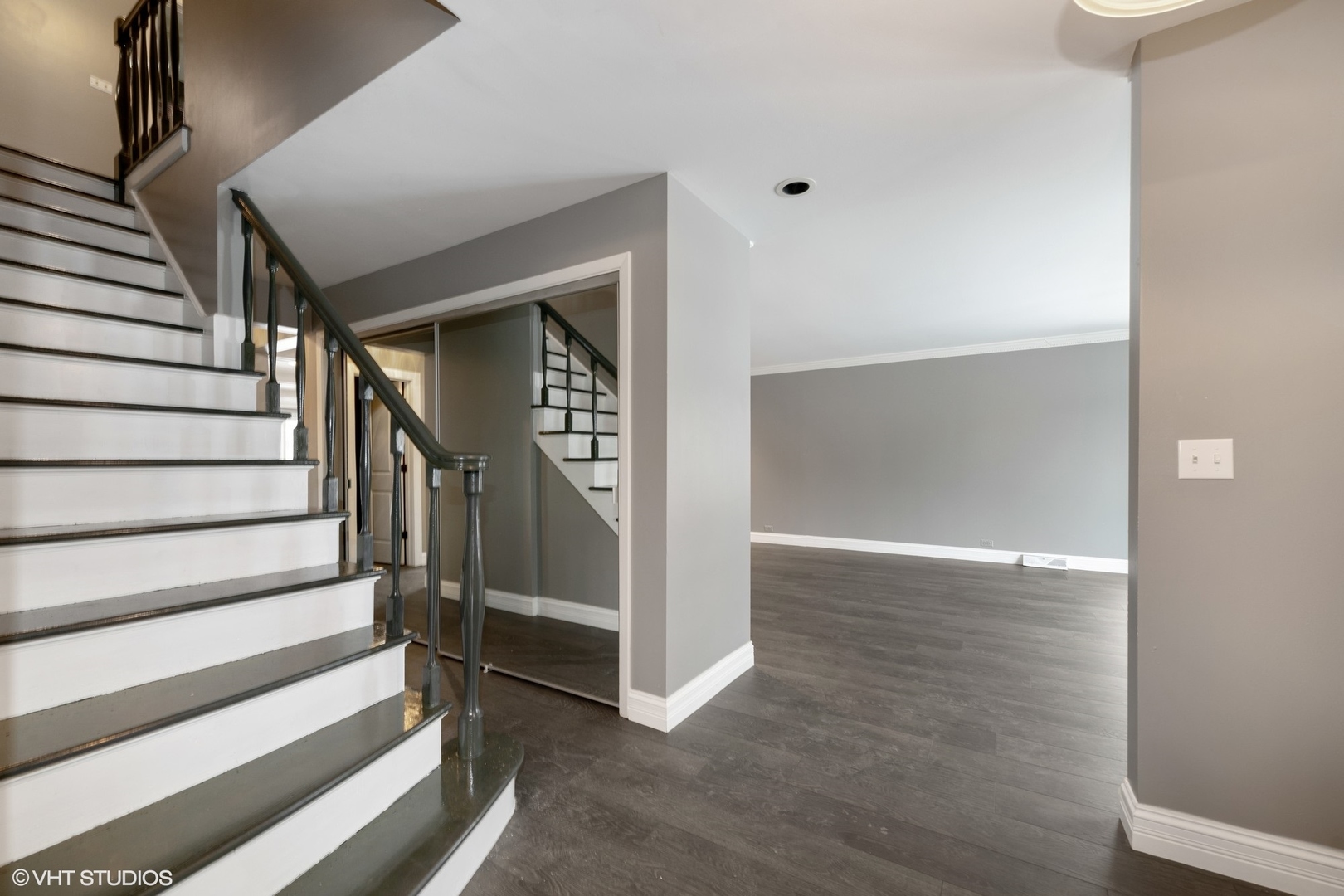 643 Robin Lane Glencoe, IL 60022 - Photo 16 of 32 a view of entryway