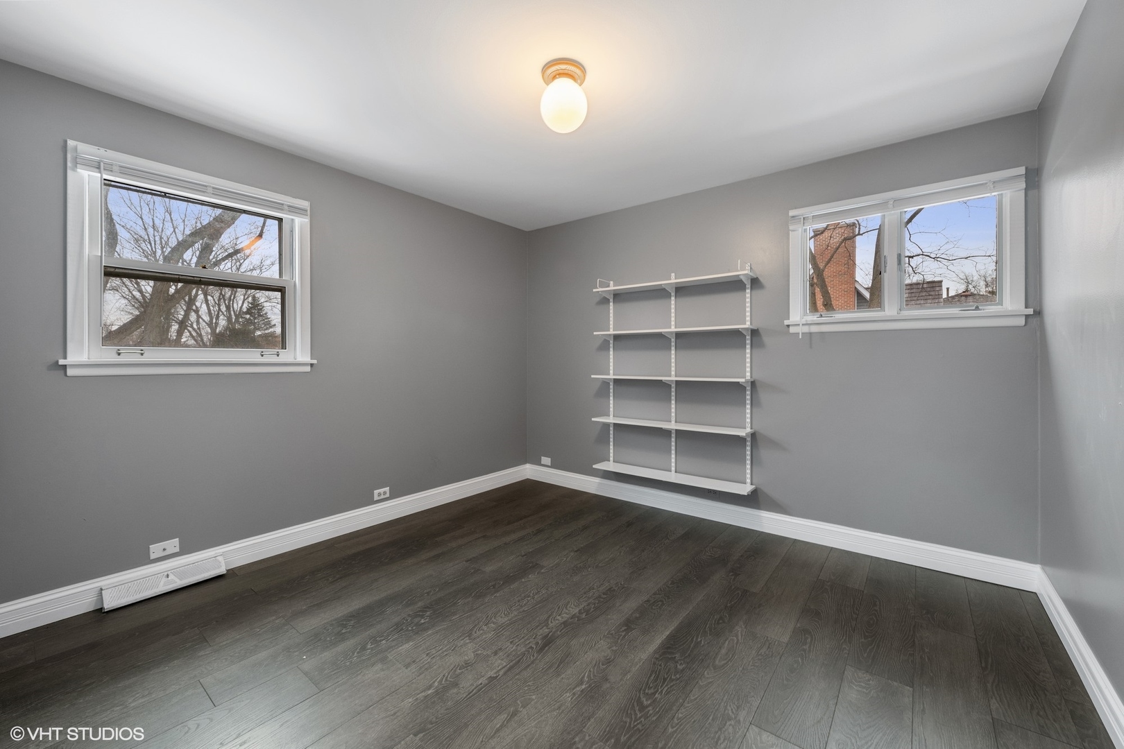 643 Robin Lane Glencoe, IL 60022 - Photo 19 of 32 a view of an empty room with a painting on the wall