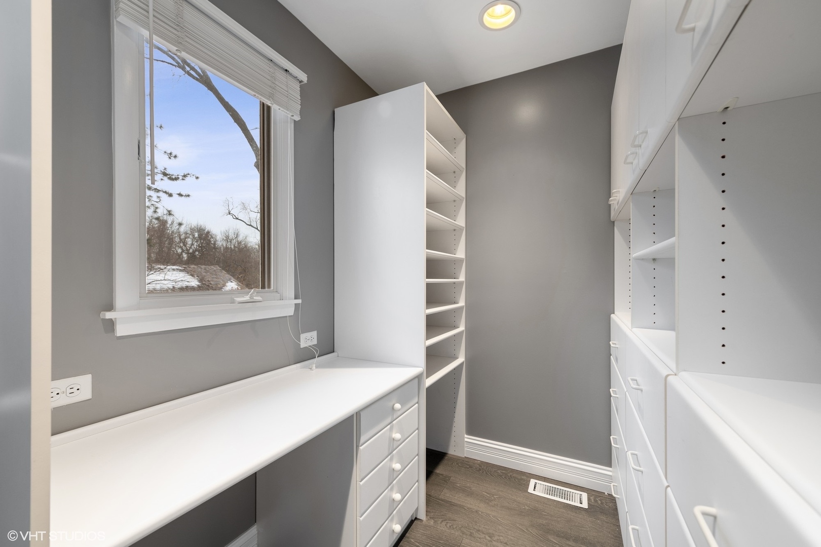 643 Robin Lane Glencoe, IL 60022 - Photo 28 of 32 a view of bathroom with bathtub and window