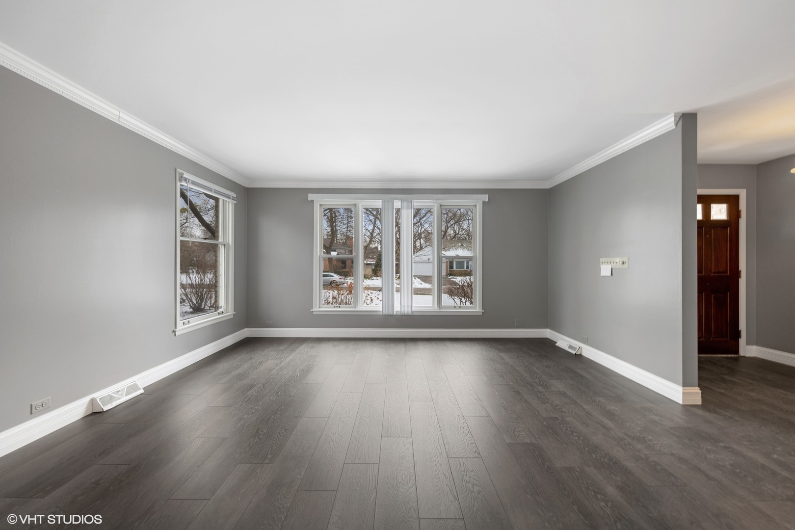 643 Robin Lane Glencoe, IL 60022 - Photo 5 of 32 an empty room with wooden floor and windows