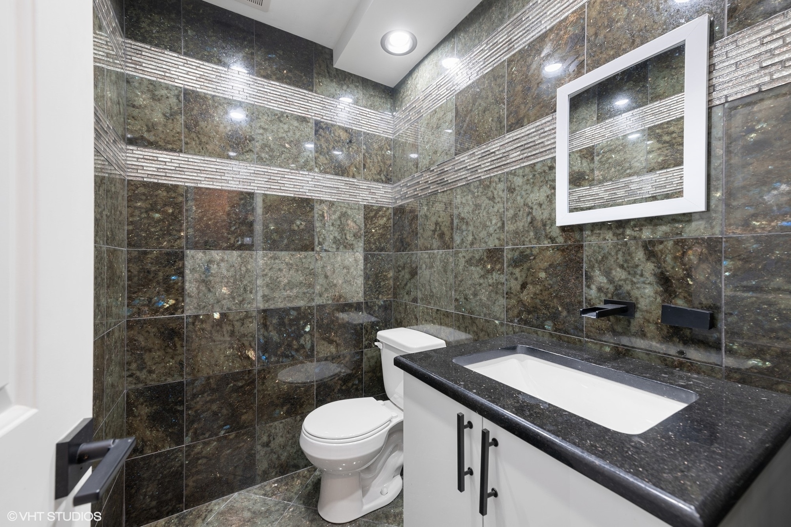 643 Robin Lane Glencoe, IL 60022 - Photo 10 of 32 a bathroom with a sink a toilet and shower