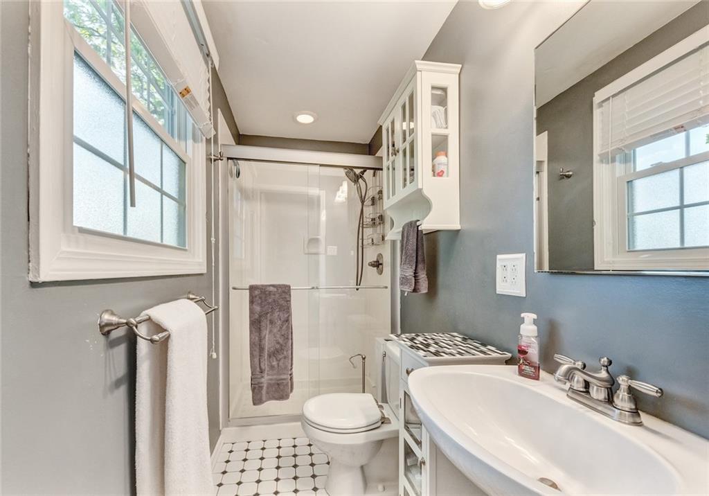 1770 Hassam Road Coraopolis, PA 15108 - Photo 17 of 25 Gallery Image 17