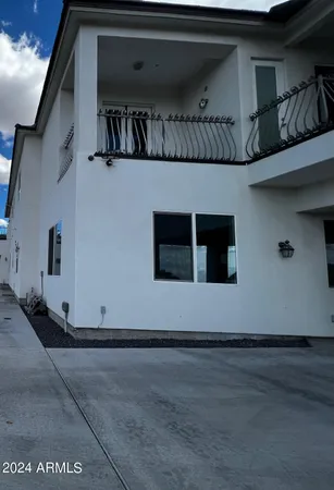 $1,300 | 18233 North 13th Place, Unit 2, Phoenix, AZ 85022