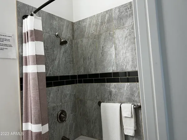 $1,300 | 18233 North 13th Place, Unit 2, Phoenix, AZ 85022