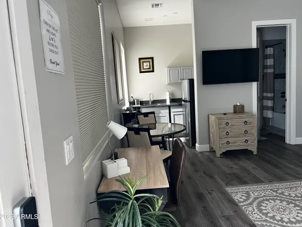 $1,300 | 18233 North 13th Place, Unit 2, Phoenix, AZ 85022