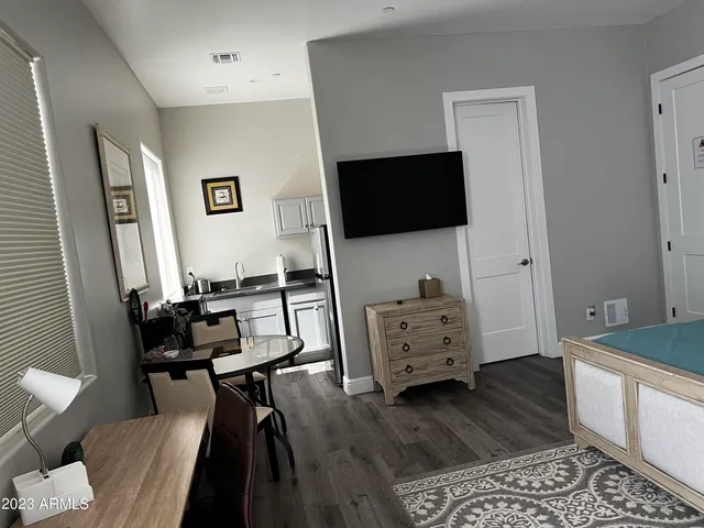 $1,300 | 18233 North 13th Place, Unit 2, Phoenix, AZ 85022