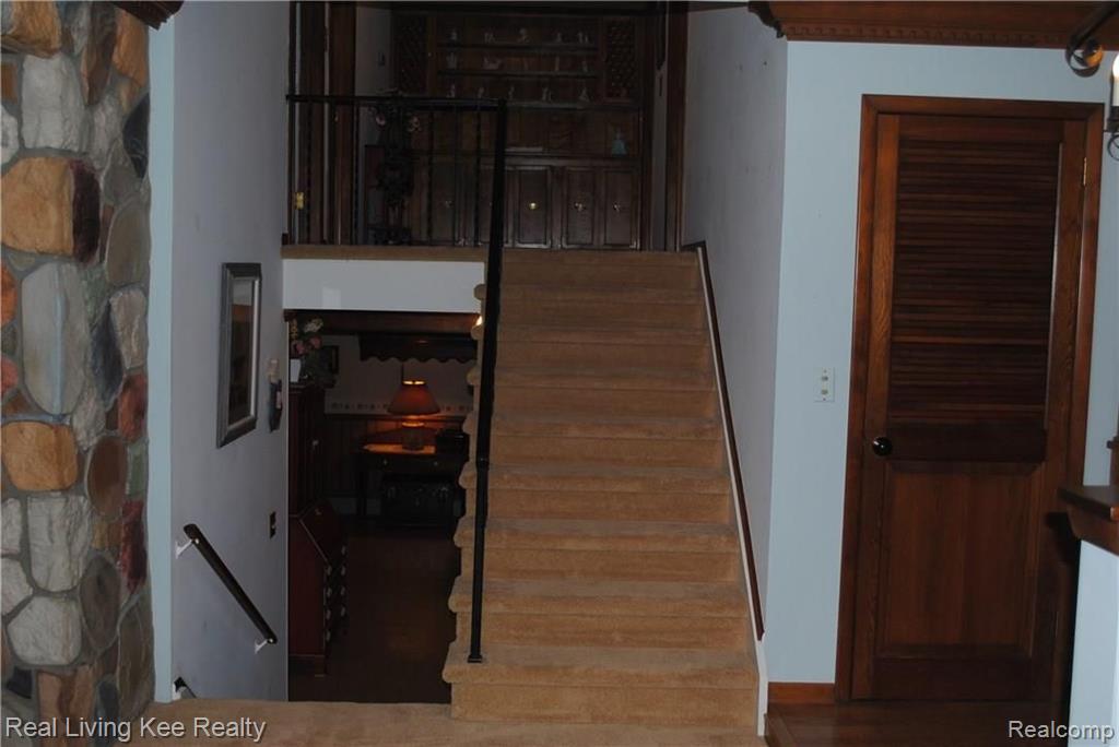 216 Wimberly Drive Rochester Hills, MI 48306 - Photo 5 of 40