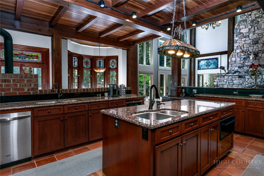 5712 Summit Road Purlear, NC 28665 - Photo 14 of 50