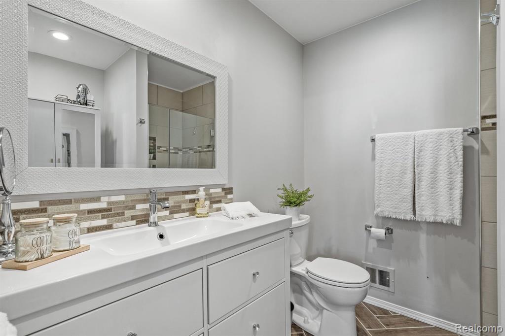56 Stratford Lane Rochester Hills, MI 48309 - Photo 17 of 32