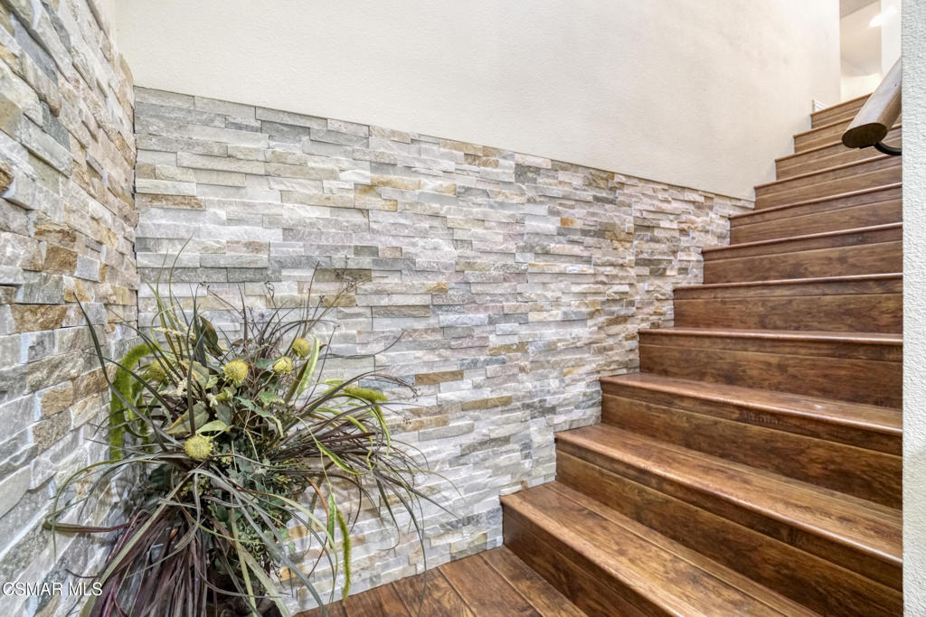 7368 Santa Susana Pass Road Simi Valley, CA 93063 - Photo 18 of 48 a view of entryway