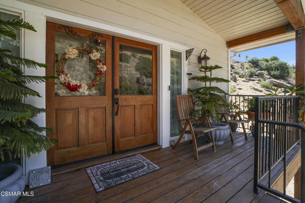 7368 Santa Susana Pass Road Simi Valley, CA 93063 - Photo 40 of 48 a living room with furniture