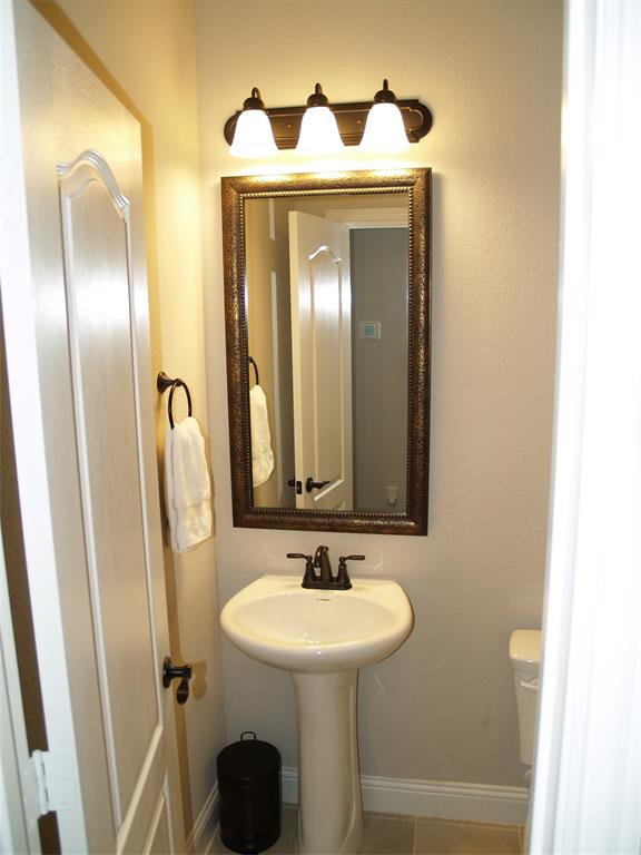 2104 Vista Ridge Road Melissa, TX 75454 - Photo 19 of 40 a bathroom with a sink and a mirror