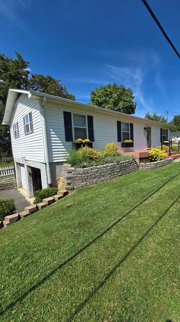 405 Rodefer Street Southwest Abingdon, VA 24210 - Photo 2 of 22 Gallery Image 2