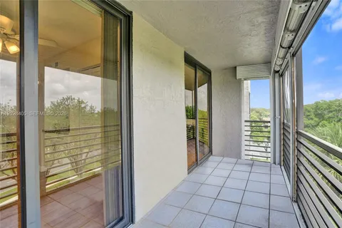 $240,000 | 901 Colony Point Circle, Unit 501, Pembroke Pines, FL 33026