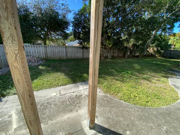 $2,000 | 715 2nd Avenue South, Unit 2, Lake Worth Beach, FL 33460