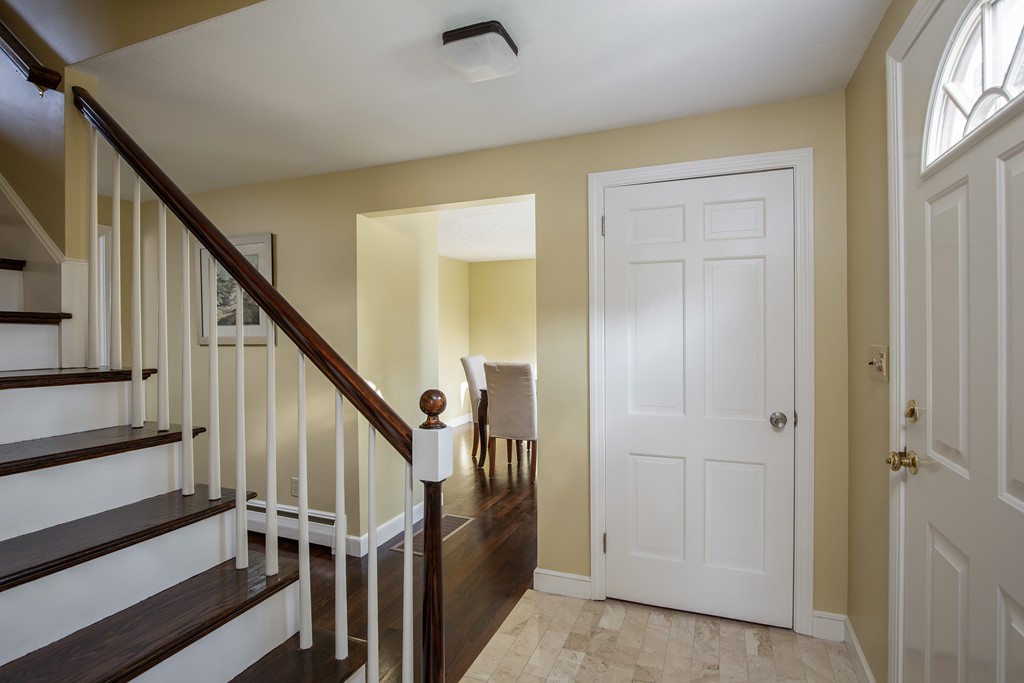 92 Lakeview Road Framingham, MA 01701 - Photo 8 of 30 Gallery Image 8