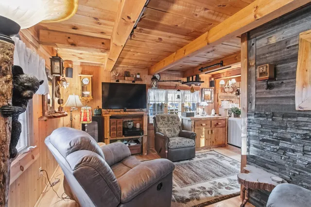 $355,900 | W8120 Eagle Court, Oxford, WI 53952