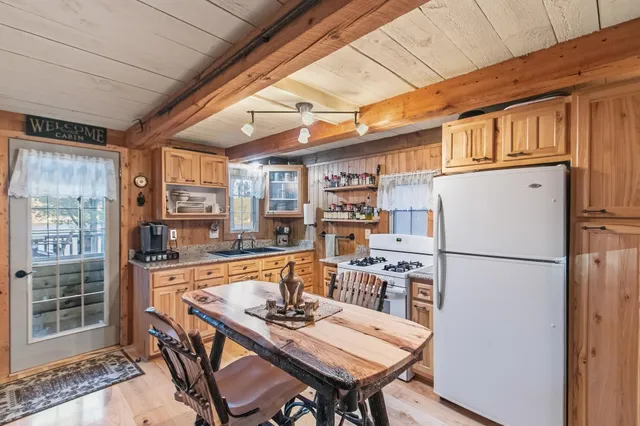 $355,900 | W8120 Eagle Court, Oxford, WI 53952