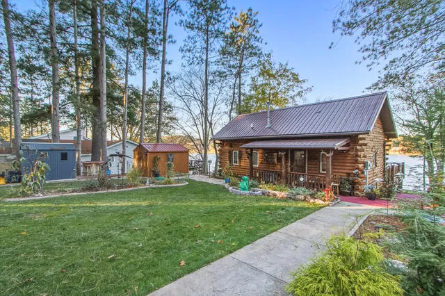 $355,900 | W8120 Eagle Court, Oxford, WI 53952