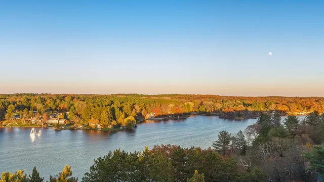 $355,900 | W8120 Eagle Court, Oxford, WI 53952