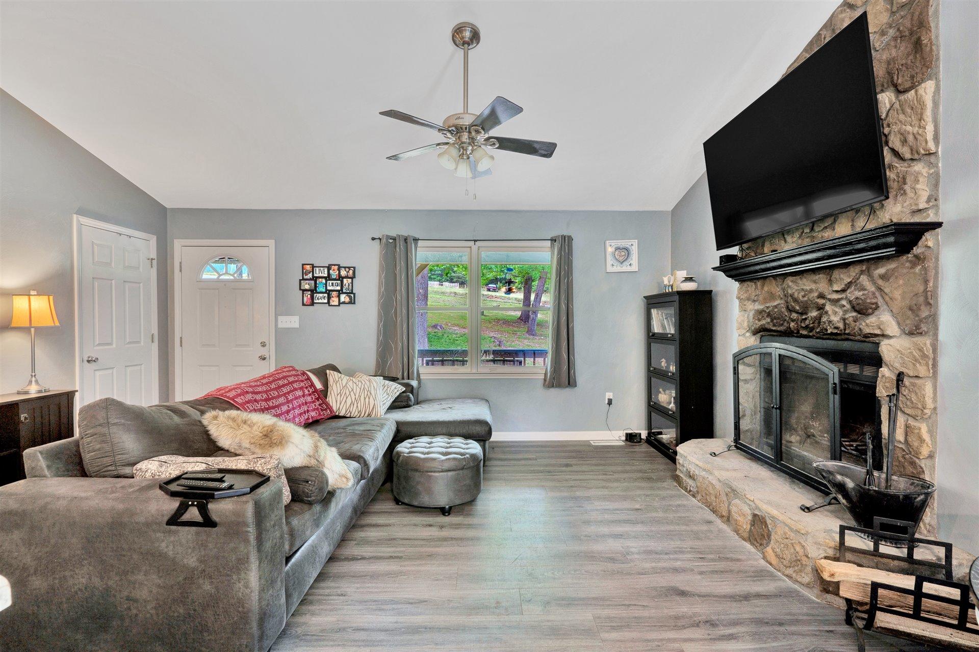 1635 Diamond Hill Road Moneta, VA 24121 - Photo 3 of 27 03-DSC2250