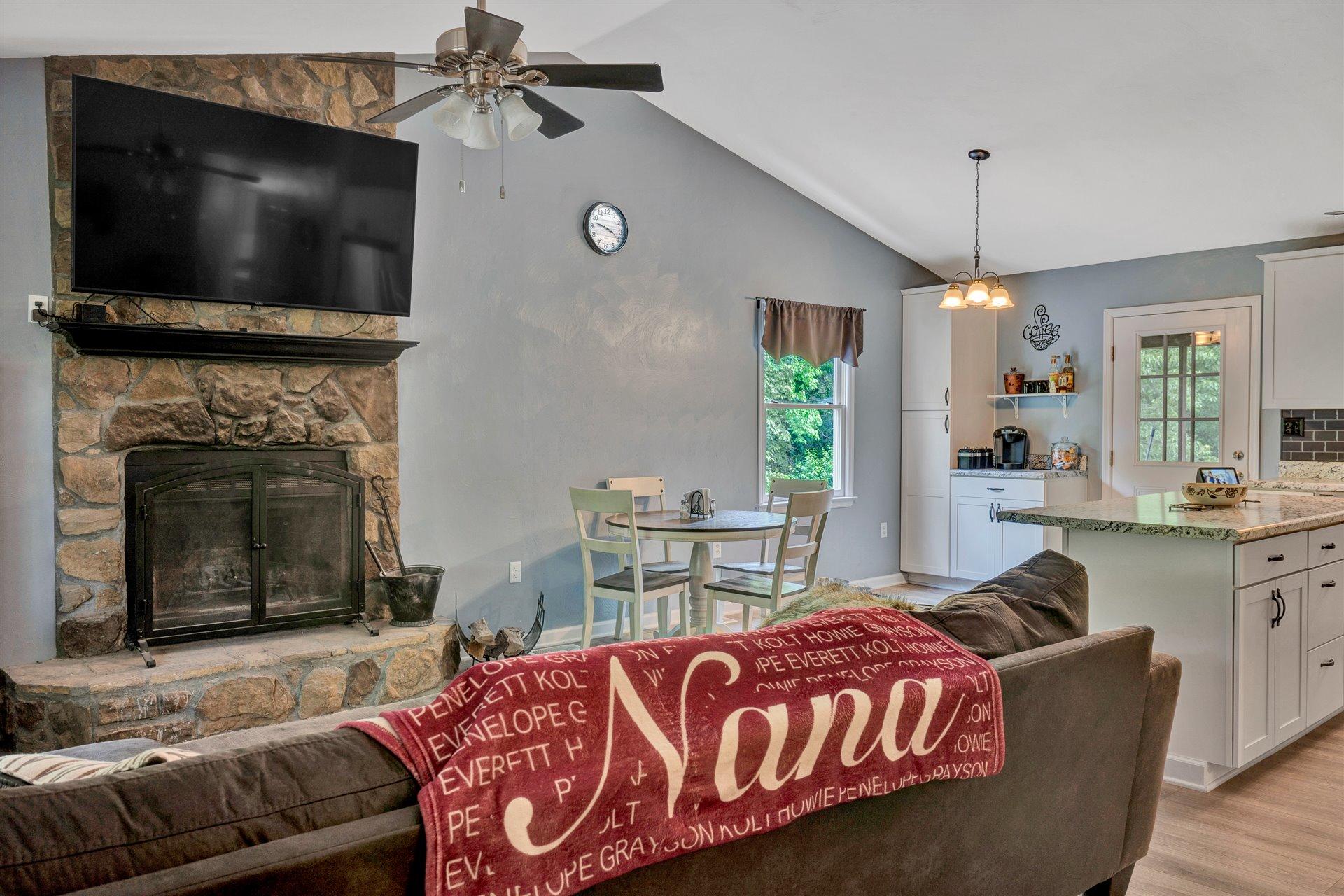 1635 Diamond Hill Road Moneta, VA 24121 - Photo 4 of 27 04-DSC2244