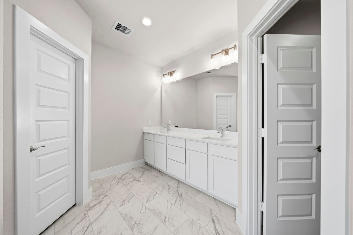 2137 Golden Spruce Court Conroe, TX 77301 - Photo 14 of 41 a bathroom with a sink and a mirror