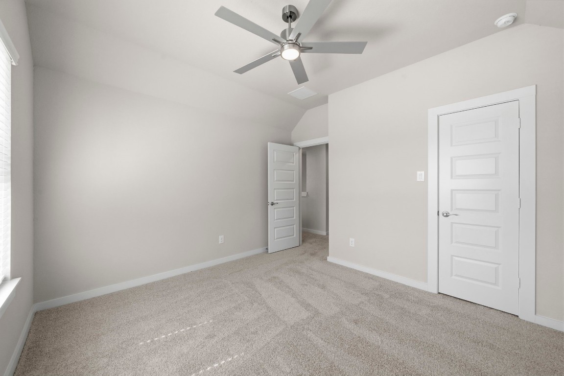 2137 Golden Spruce Court Conroe, TX 77301 - Photo 25 of 41 an empty room with a ceiling fan and a window