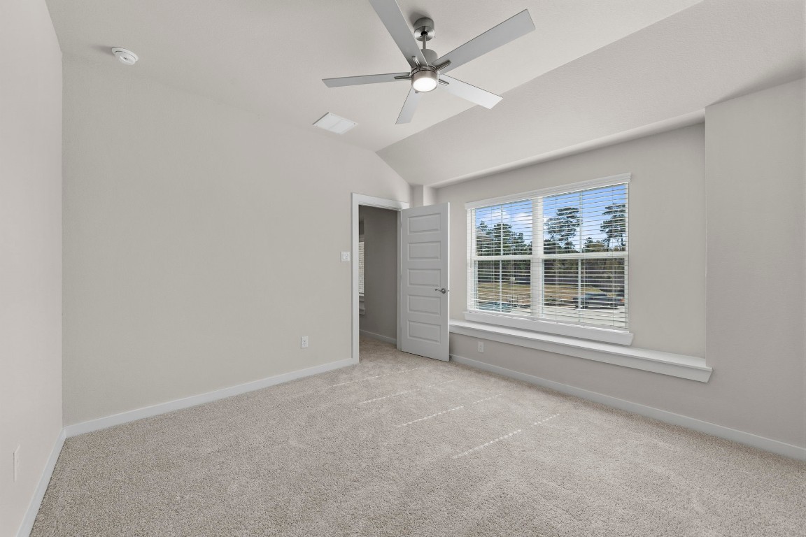 2137 Golden Spruce Court Conroe, TX 77301 - Photo 27 of 41 an empty room with a window and a ceiling fan