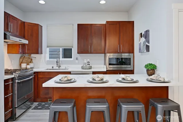 $860,000 | 364 Field Place Northeast, Renton, WA 98059