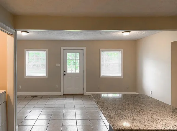 $3,250 | 905 South Lincoln Street, Bloomington, IN 47401