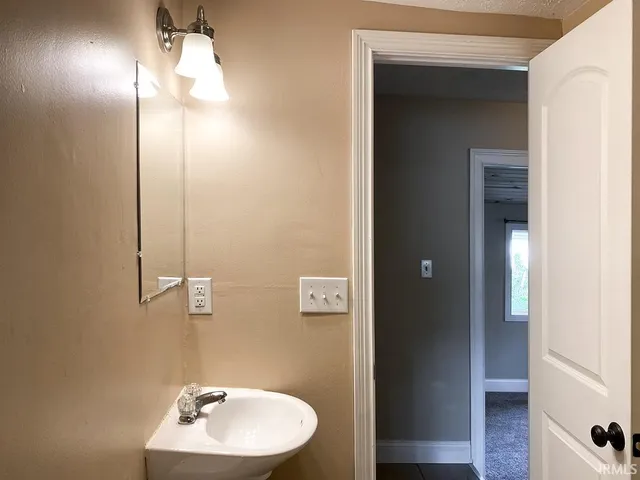 $3,500 | 905 South Lincoln Street, Bloomington, IN 47401