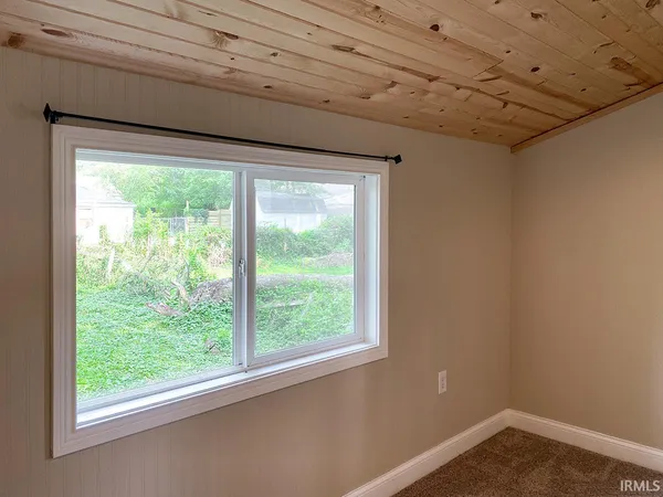 $3,250 | 905 South Lincoln Street, Bloomington, IN 47401