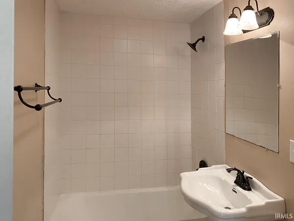$3,250 | 905 South Lincoln Street, Bloomington, IN 47401