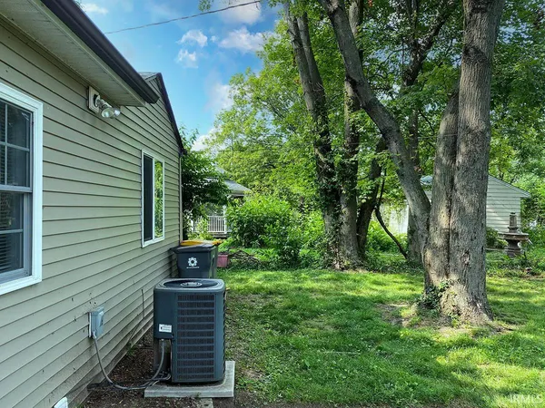 $3,250 | 905 South Lincoln Street, Bloomington, IN 47401