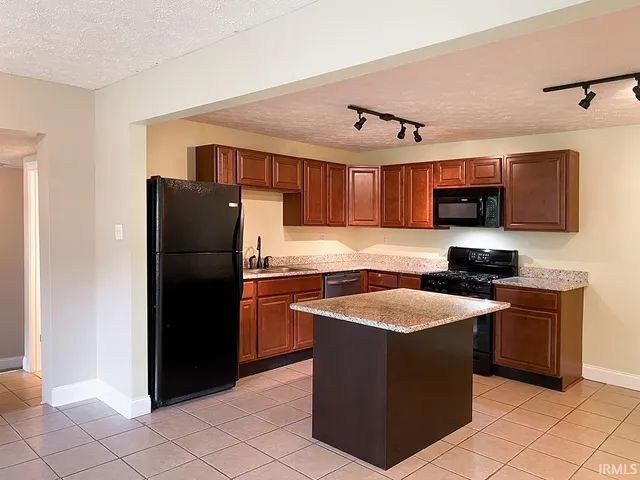 $3,500 | 905 South Lincoln Street, Bloomington, IN 47401