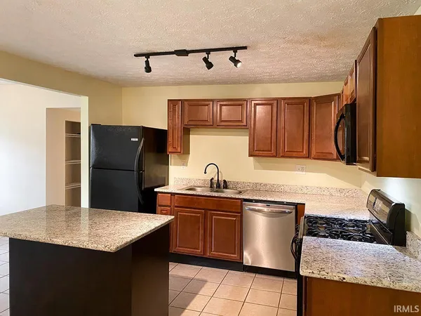 $3,250 | 905 South Lincoln Street, Bloomington, IN 47401