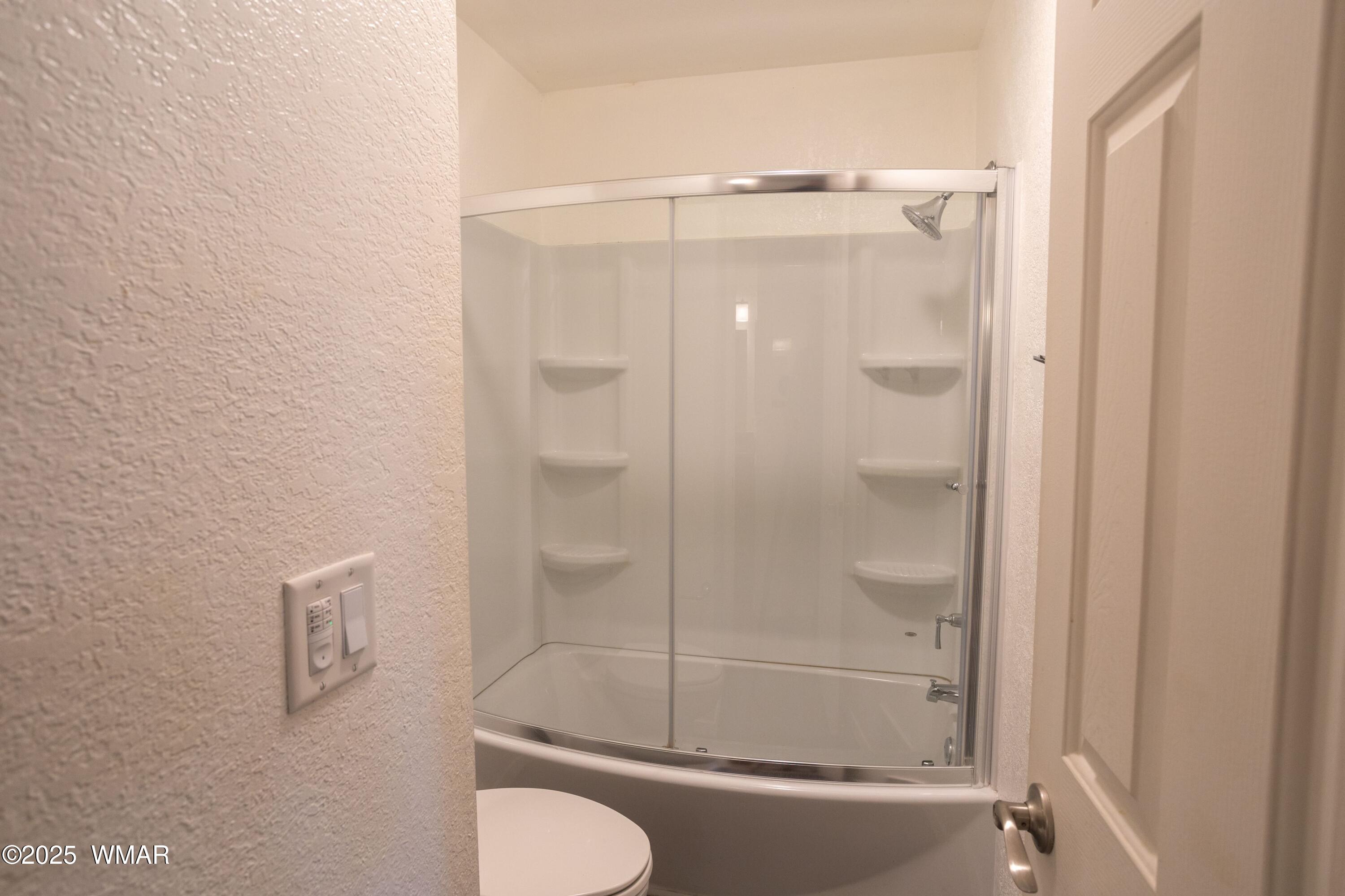 2700 South White Mountain Road, Unit 122 Show Low, AZ 85901 - Photo 17 of 25 a bathroom with a shower