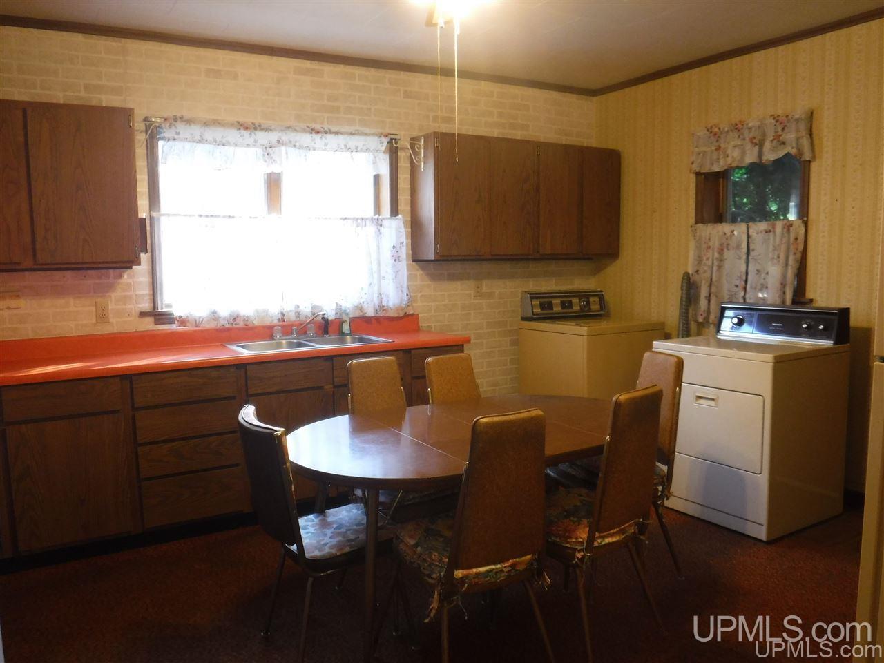 332 Kearsarge Street Calumet, MI 49913 - Photo 14 of 35