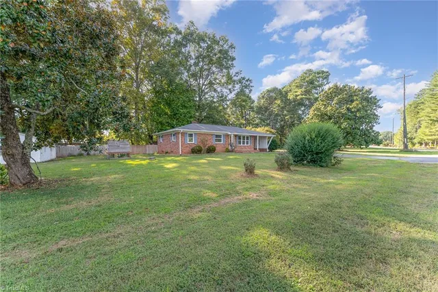 $1,400 | 218 Joyce Street, Madison, NC 27025