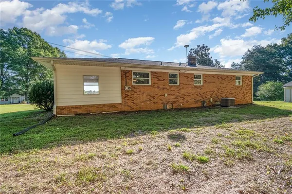 $1,400 | 218 Joyce Street, Madison, NC 27025