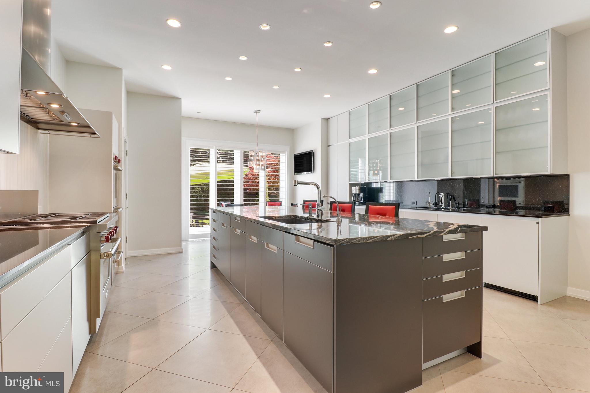 6709 Sorrel Street McLean, VA 22101 - Photo 21 of 57 Eat-In Kitchen