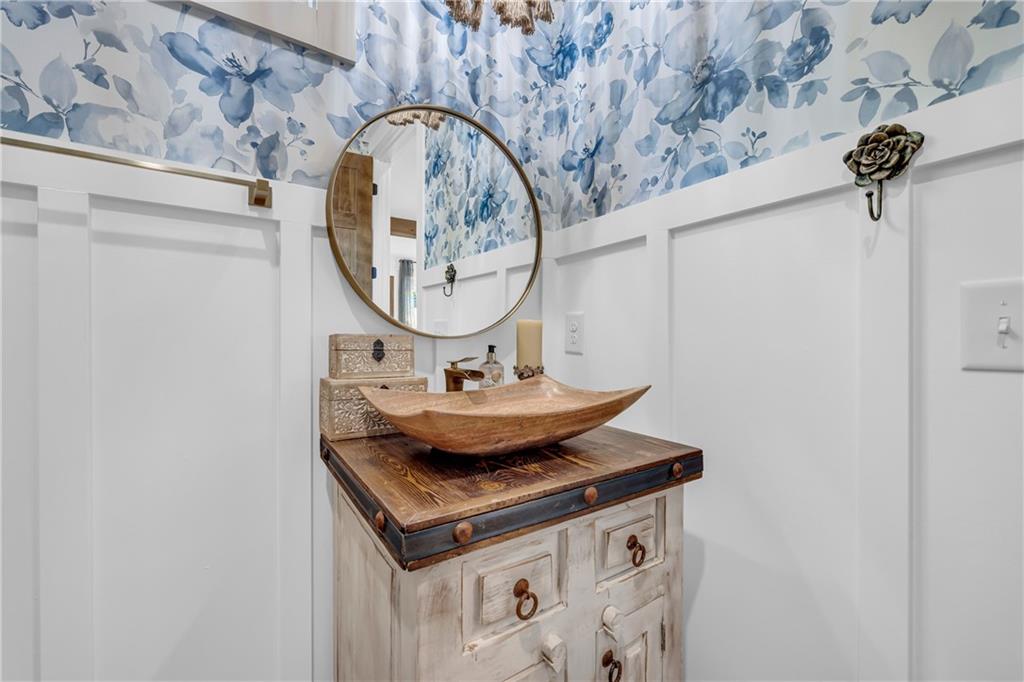 1132 Edgewater Trail Toccoa, GA 30577 - Photo 25 of 51 a view of washer and dryer